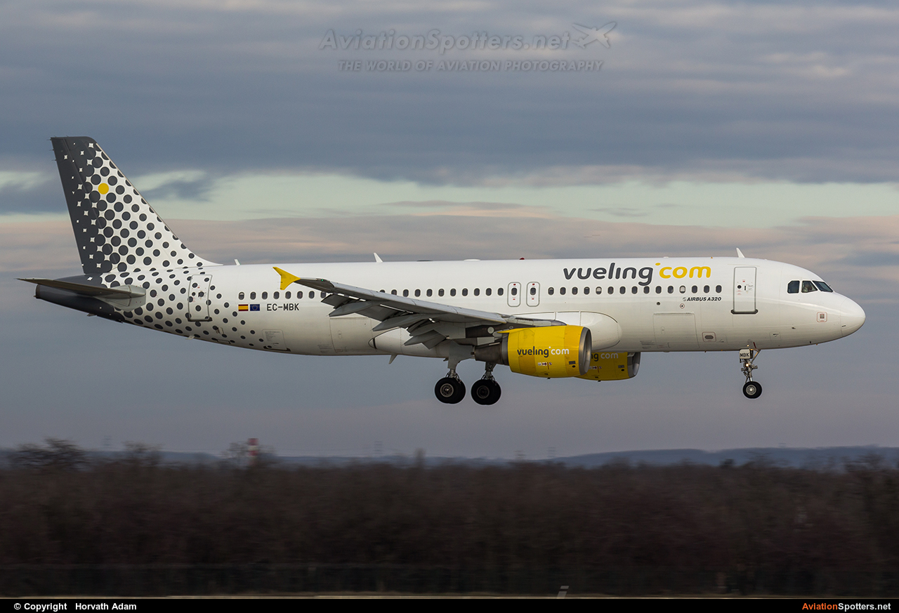 Vueling Airlines  -  A320-214  (EC-MBK) By Horvath Adam (odin7602)