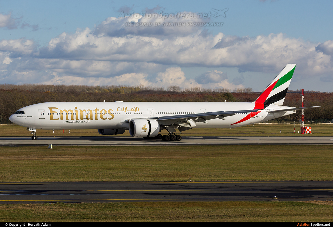 Emirates Airlines  -  777-300ER  (A6-ECR) By Horvath Adam (odin7602)