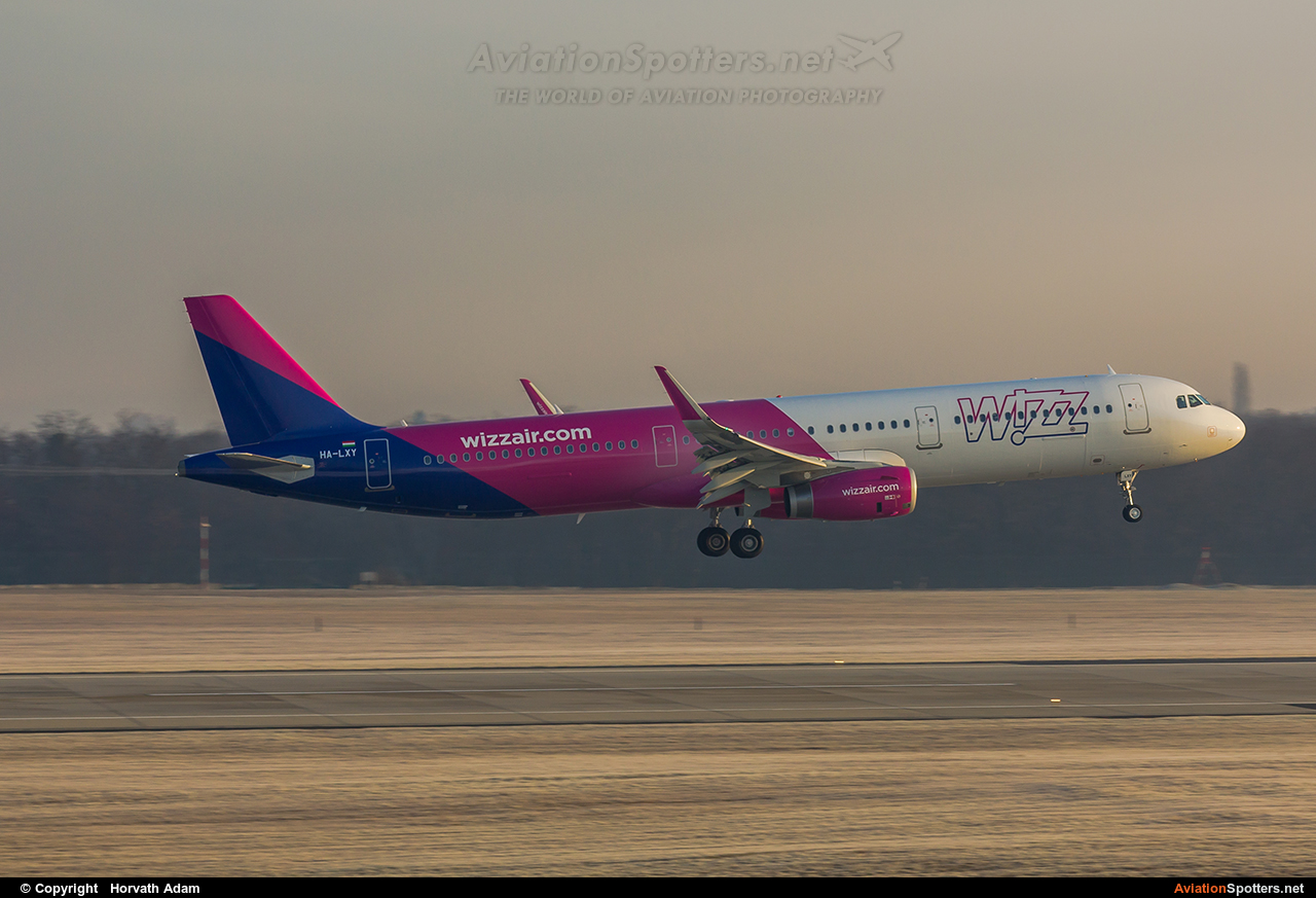 Wizz Air  -  A321-231  (HA-LXY) By Horvath Adam (odin7602)