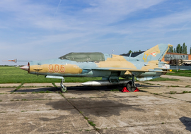 Mikoyan-Gurevich - MiG-21UM (906) - ptolnai