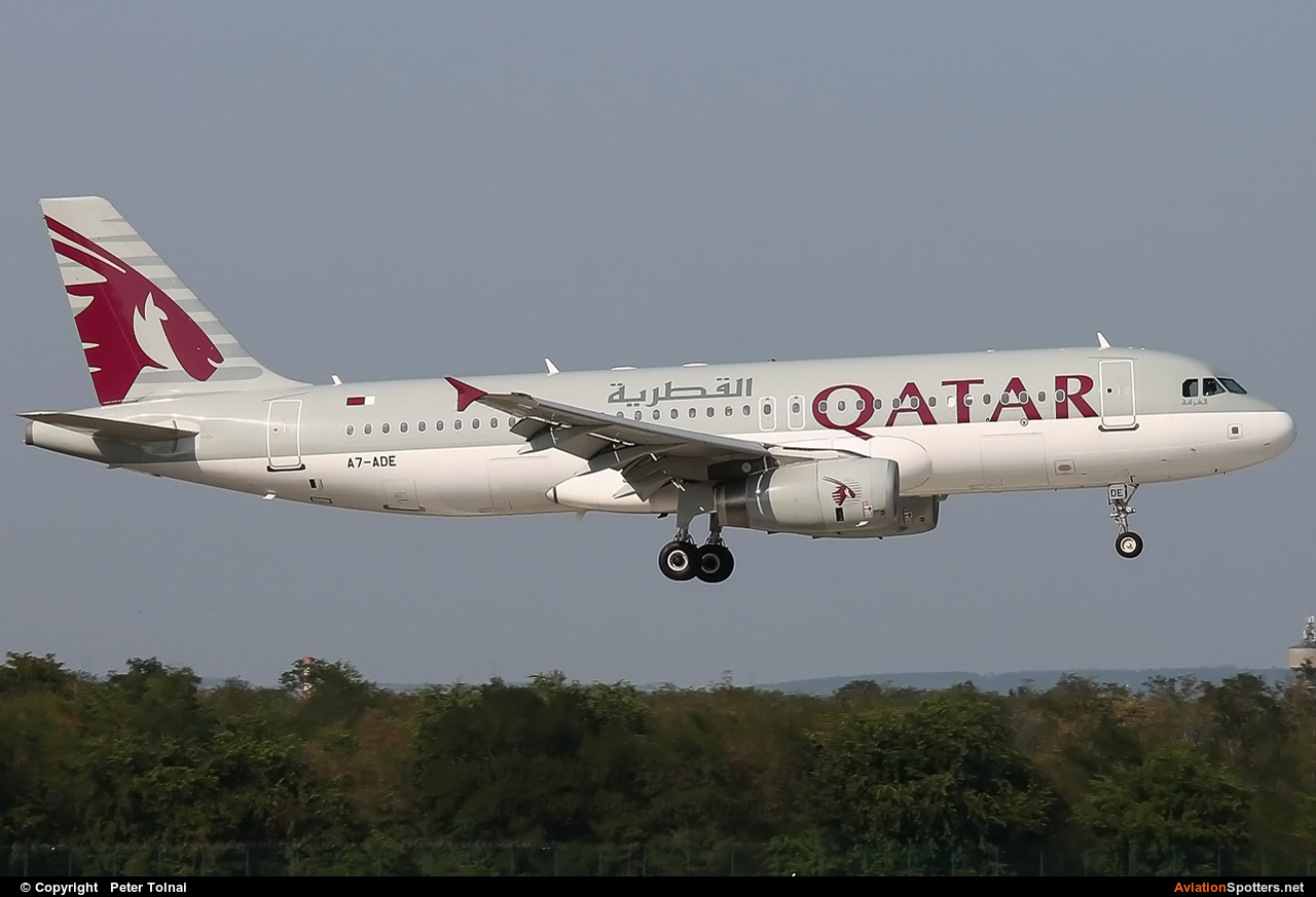 Qatar Airways  -  A320  (A7-ADE) By Peter Tolnai (ptolnai)