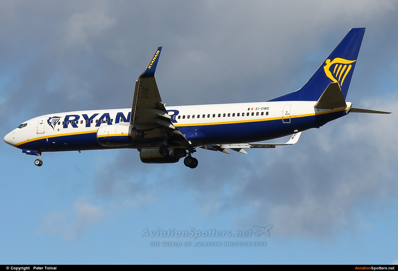 Ryanair  -  737-8AS  (EI-DWE) By Peter Tolnai (ptolnai)