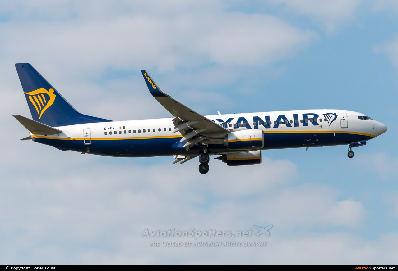 Ryanair  -  737-8AS  (EI-EVL) By Peter Tolnai (ptolnai)
