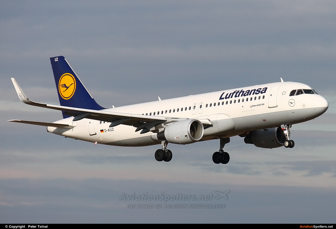 Lufthansa  -  A320-214  (D-AIUZ) By Peter Tolnai (ptolnai)