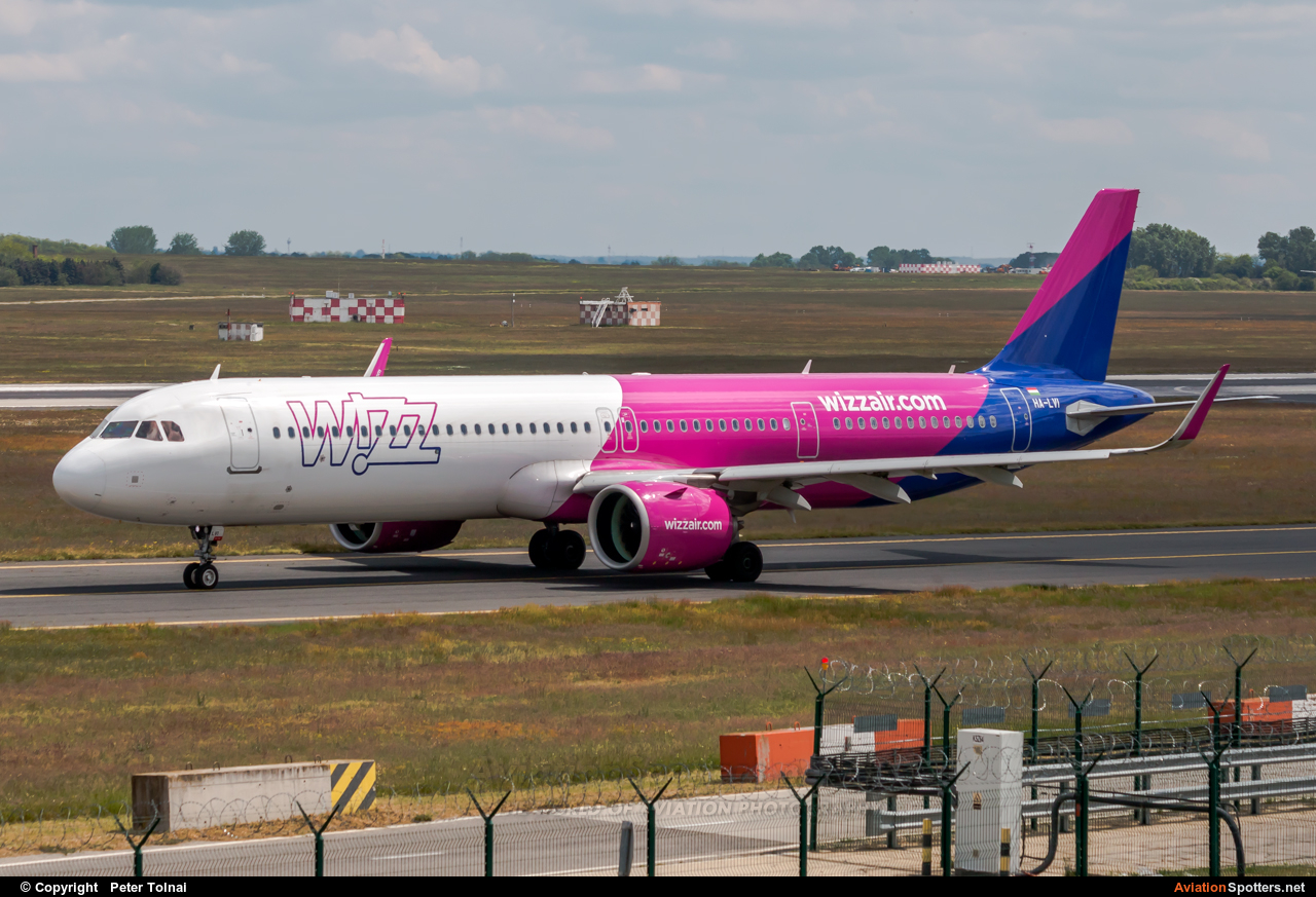 Wizz Air  -  A321  (HA-LVI) By Peter Tolnai (ptolnai)