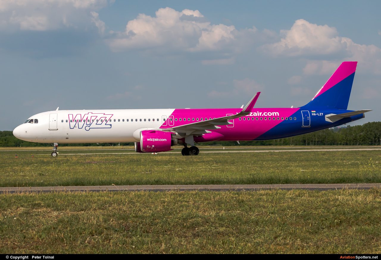 Wizz Air  -  A321  (HA-LZY) By Peter Tolnai (ptolnai)