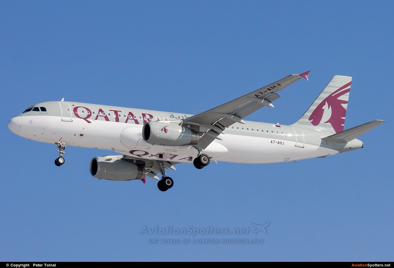 Qatar Airways  -  A320  (A7-AHJ) By Peter Tolnai (ptolnai)