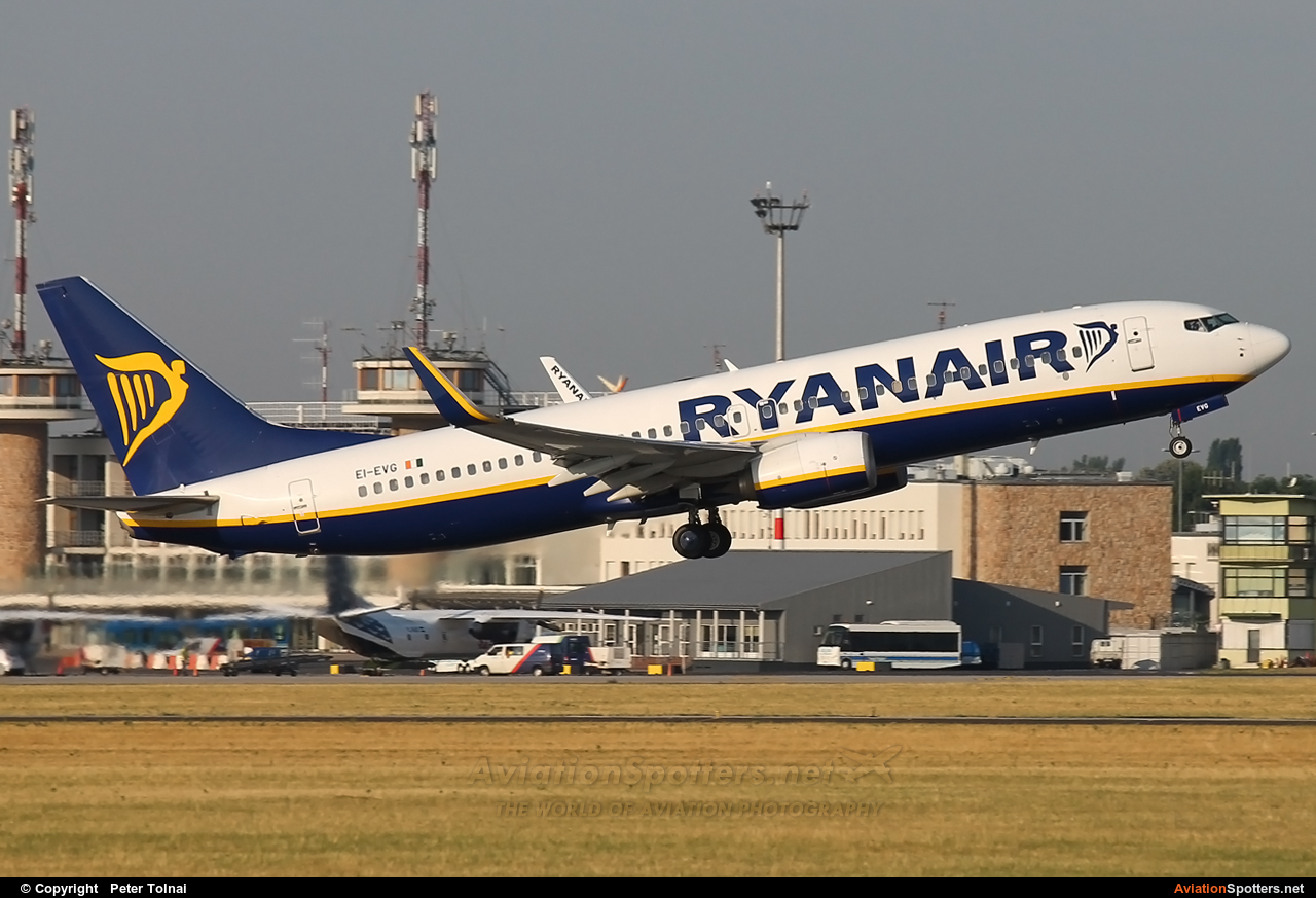 Ryanair  -  737-8AS  (EI-EVG) By Peter Tolnai (ptolnai)