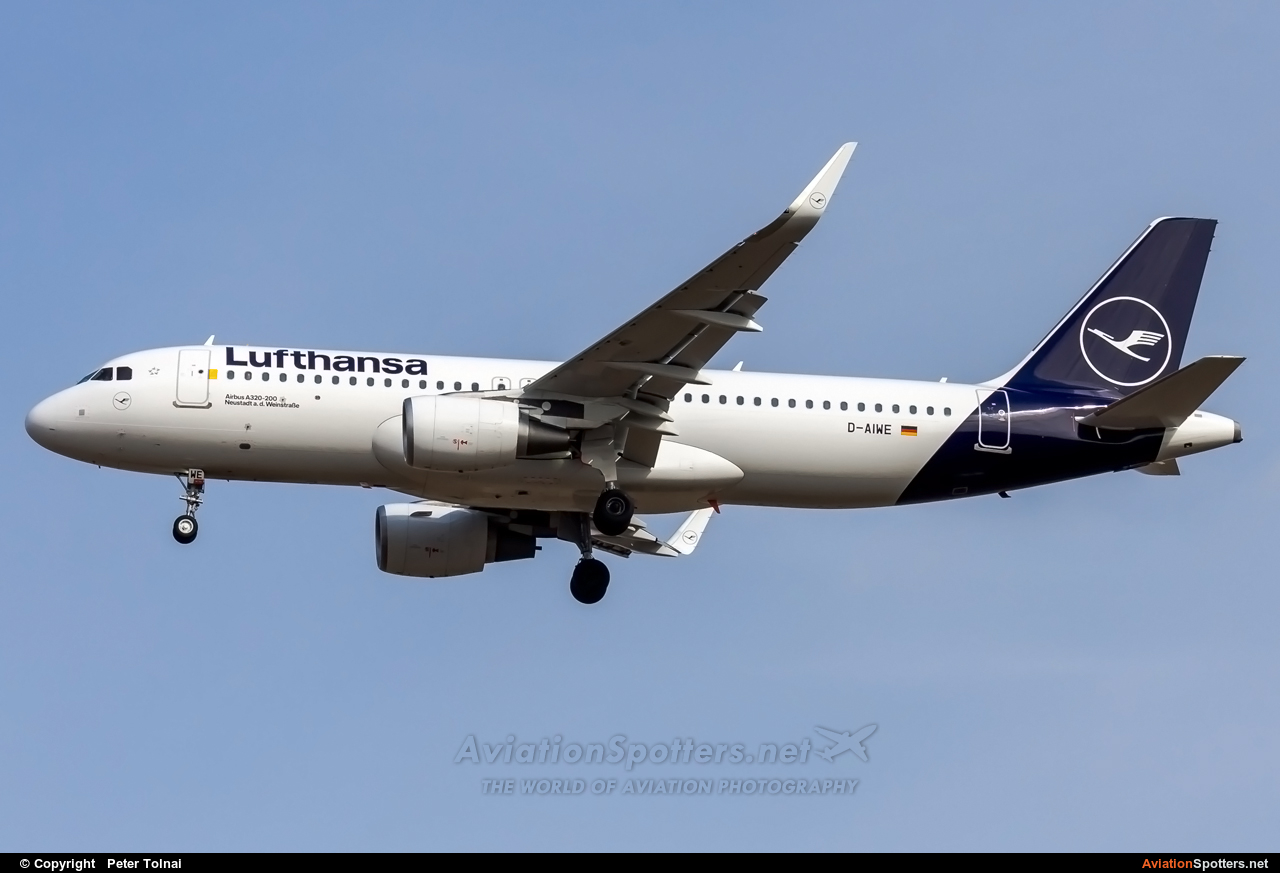 Lufthansa  -  A320-214  (D-AIWE) By Peter Tolnai (ptolnai)