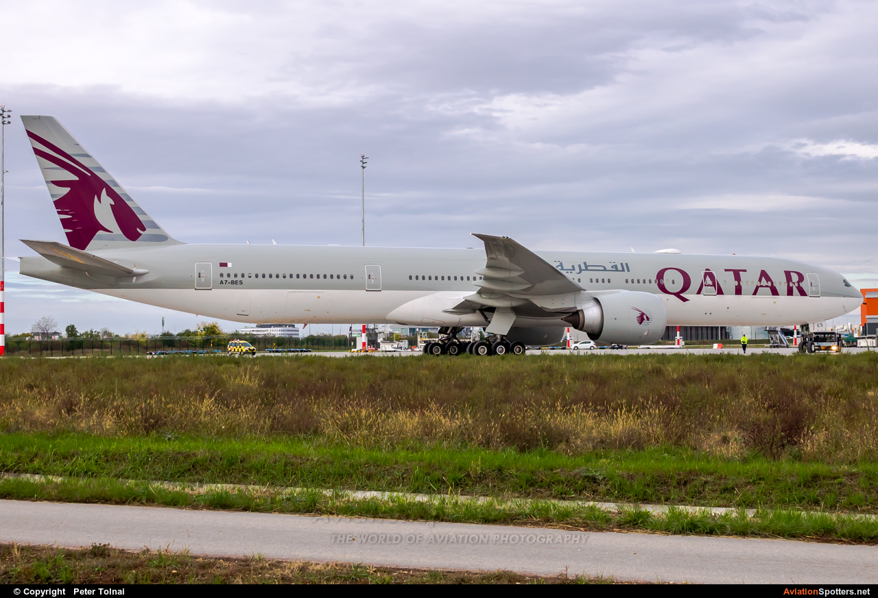 Qatar Airways  -  777-300ER  (A7-BES) By Peter Tolnai (ptolnai)