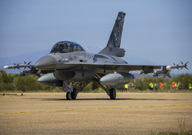 General Dynamics - F-16BM Fighting Falcon (692) - AirComunity