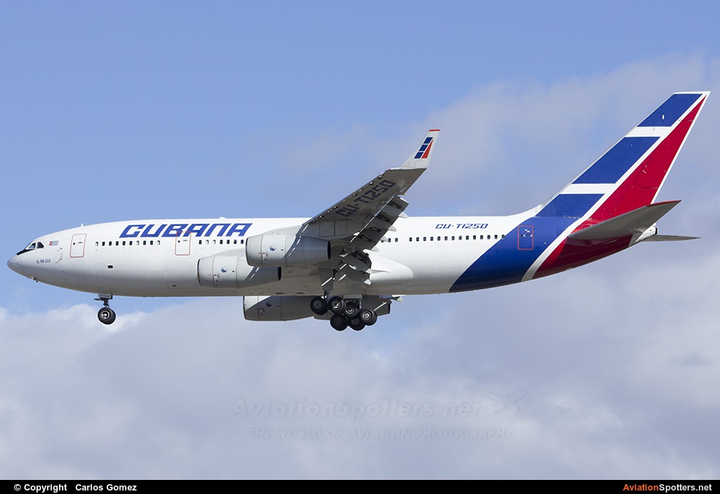 Cubana  -  Il-96  (CU-T1250) By Carlos Gomez (Echocharlie)