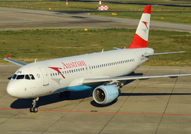 Airbus - A320-214 (OE-LBR) - greclev