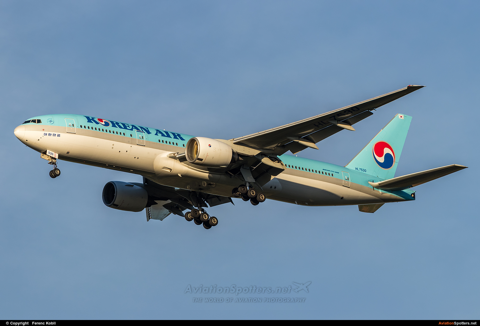 Korean Airlines  -  777-200ER  (HL-7530) By Ferenc Kobli (kisocsike)