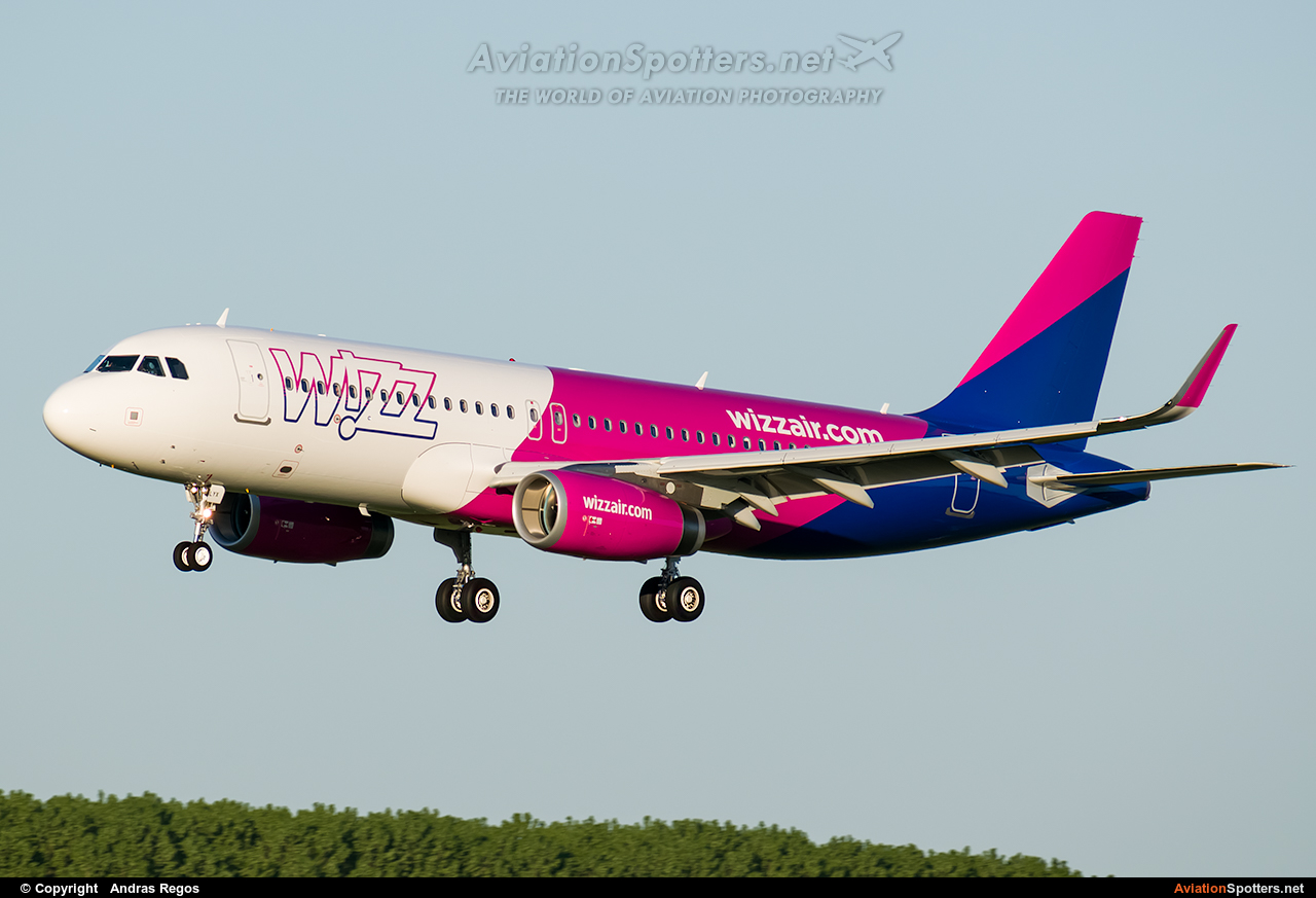 Wizz Air  -  A320-232  (HA-LYX) By Andras Regos (regos)