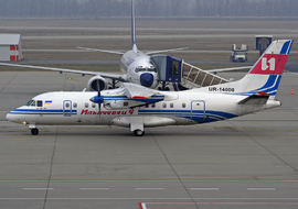 Antonov - An-140 (UR-14008) - hamori