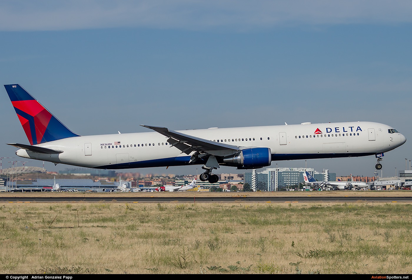 Delta Air Lines  -  767-400ER  (N836MH) By Adrian Gonzalez Papp (agp12)