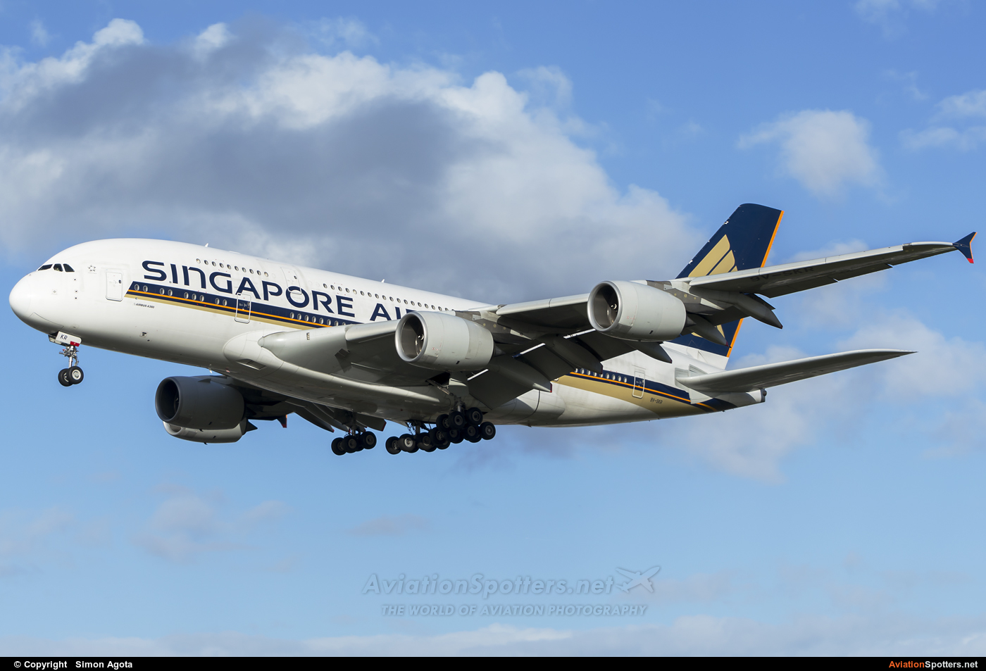 Singapore Airlines  -  A380-841  (9V-SKR) By Simon Agota (goti80)