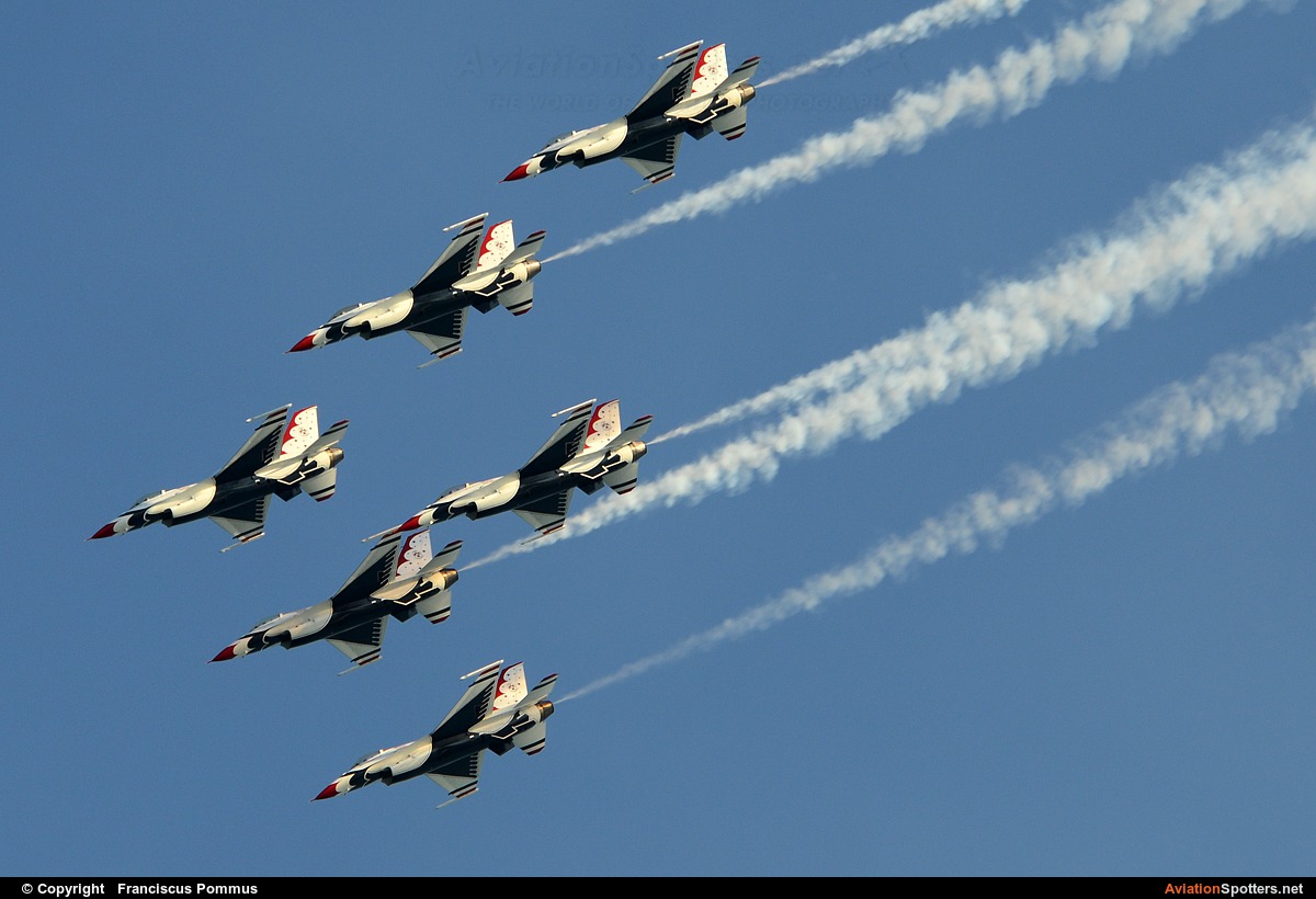 USA - Air Force : Thunderbirds  -  F-16CJ Fighting Falcon  (91-0392) By Franciscus Pommus (Francesco)