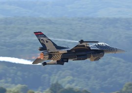 General Dynamics - F-16C Fighting Falcon (88-0032) - vargagyuri