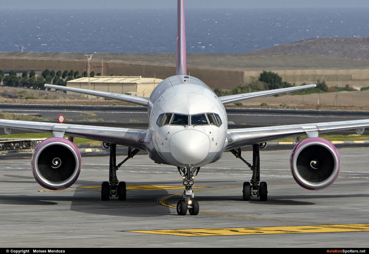 Vim Airlines  -  757-200  (RA73018) By Moises Mendoza (Moises Mendoza)