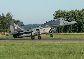 Mikoyan-Gurevich - MiG-29UB (42) - big