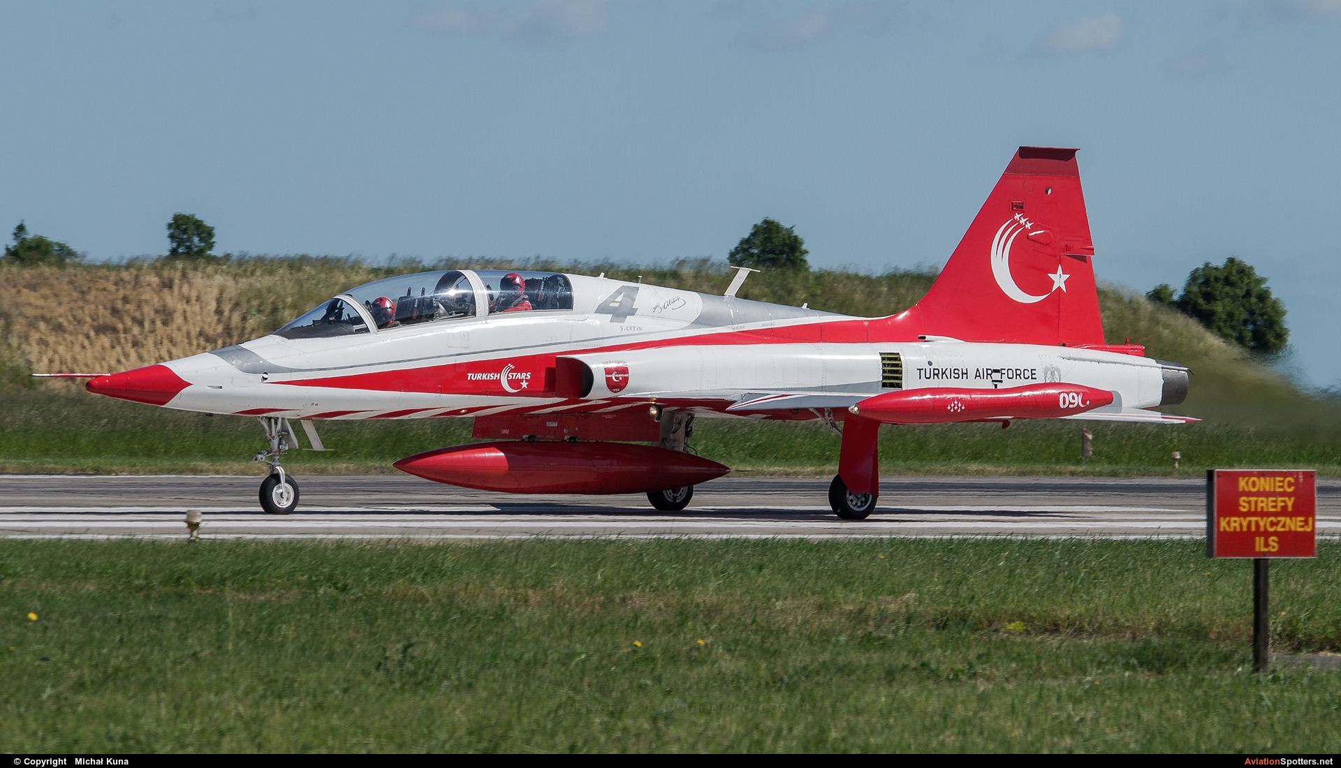 Turkey - Air Force : Turkish Stars  -  NF-5B  ( 70-3009) By Michał Kuna (big)
