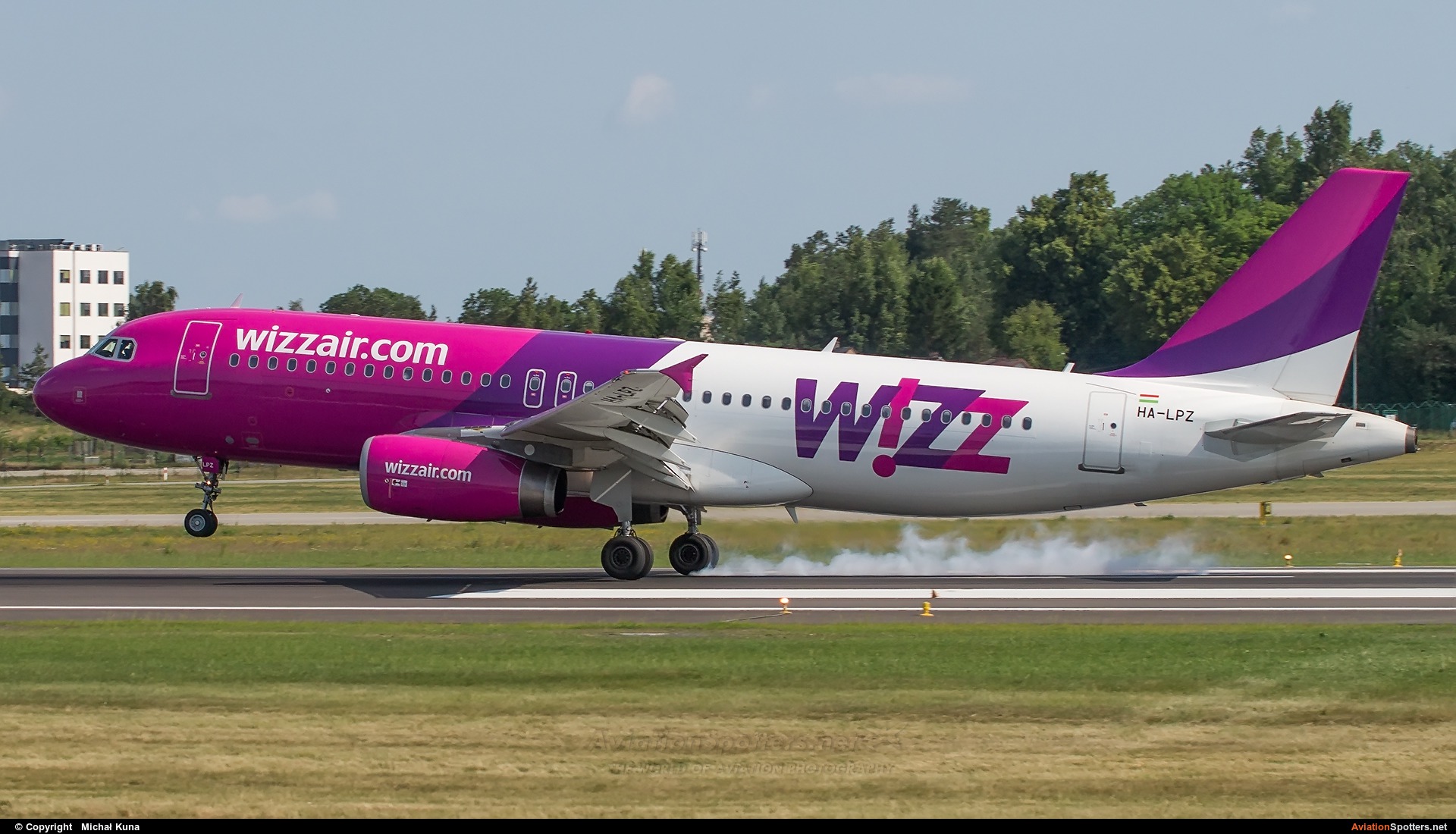 Wizz Air  -  A320  (HA-LPZ) By Michał Kuna (big)