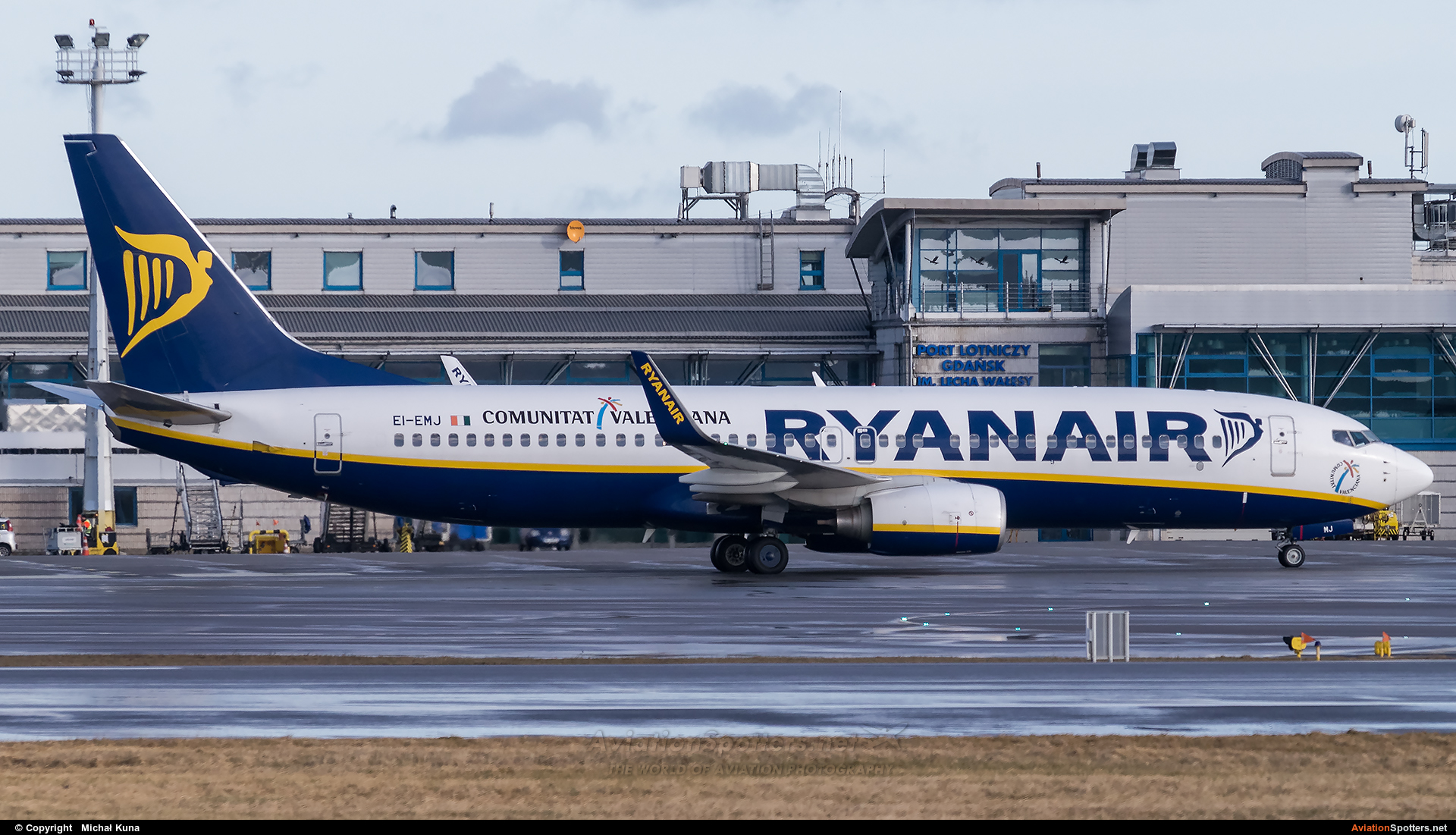 Ryanair  -  737-8AS  (EI-EMJ) By Michał Kuna (big)