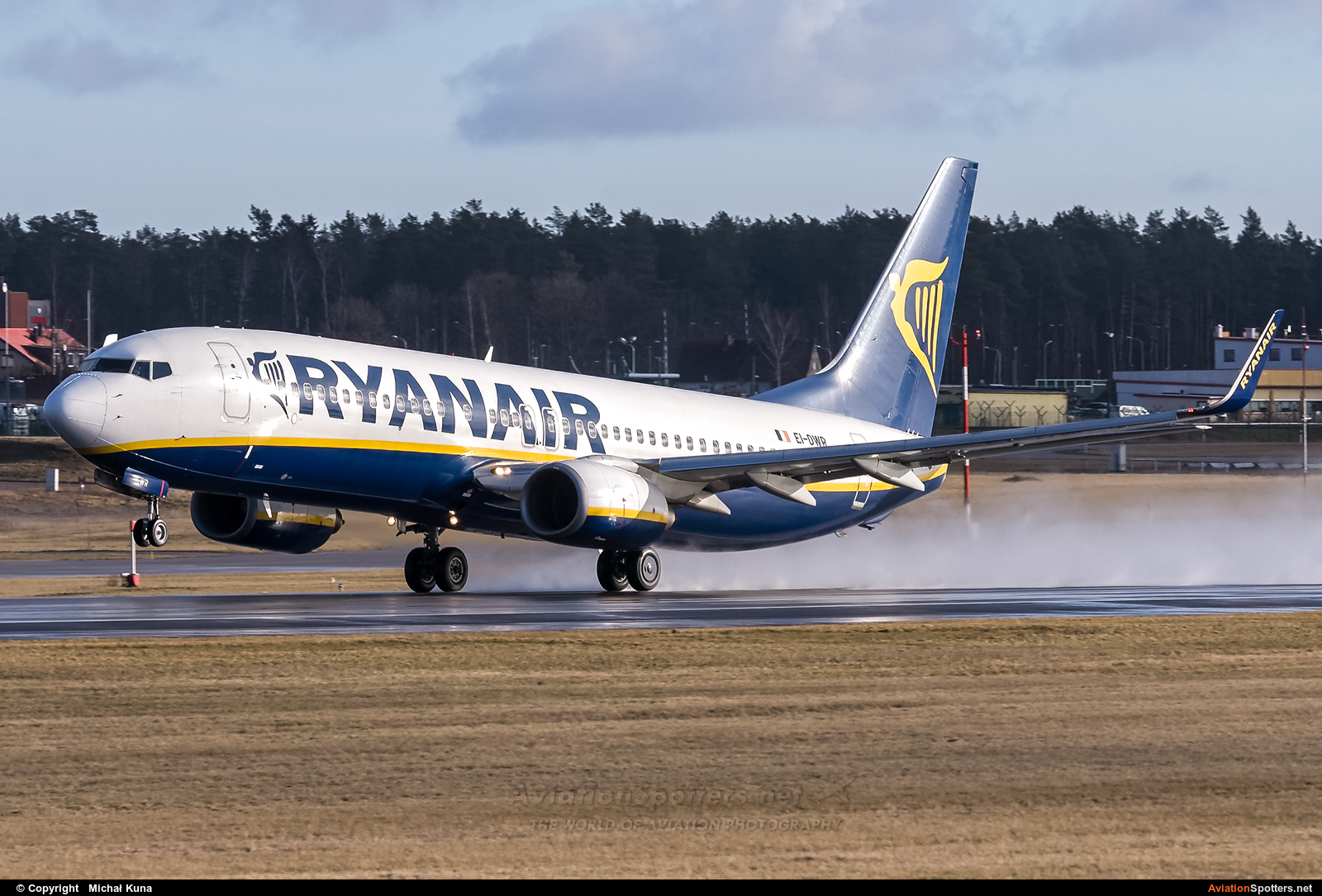 Ryanair  -  737-8AS  (EI-DWR) By Michał Kuna (big)