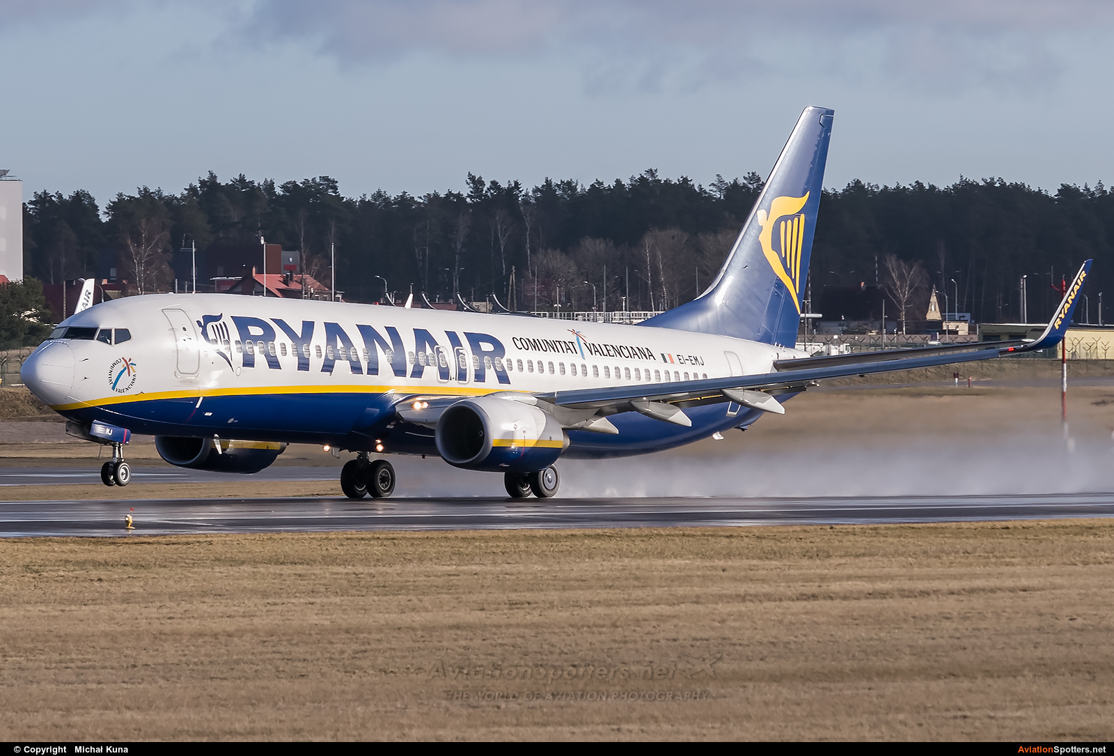 Ryanair  -  737-8AS  (EI-EMJ) By Michał Kuna (big)