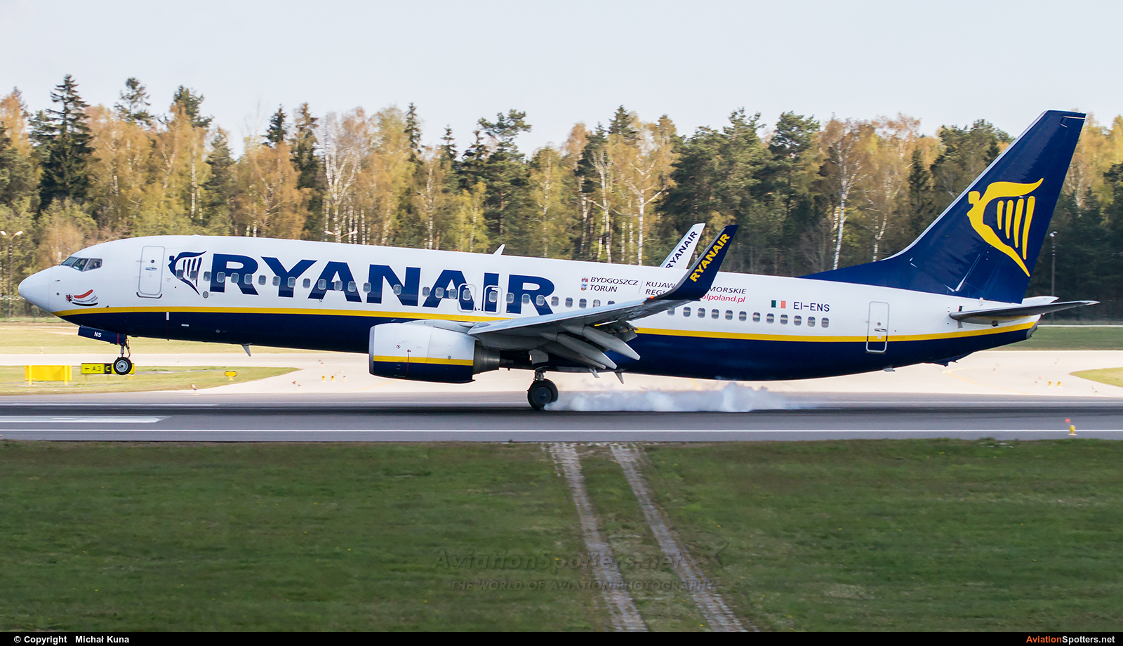 Ryanair  -  737-800  (EI-ENS) By Michał Kuna (big)