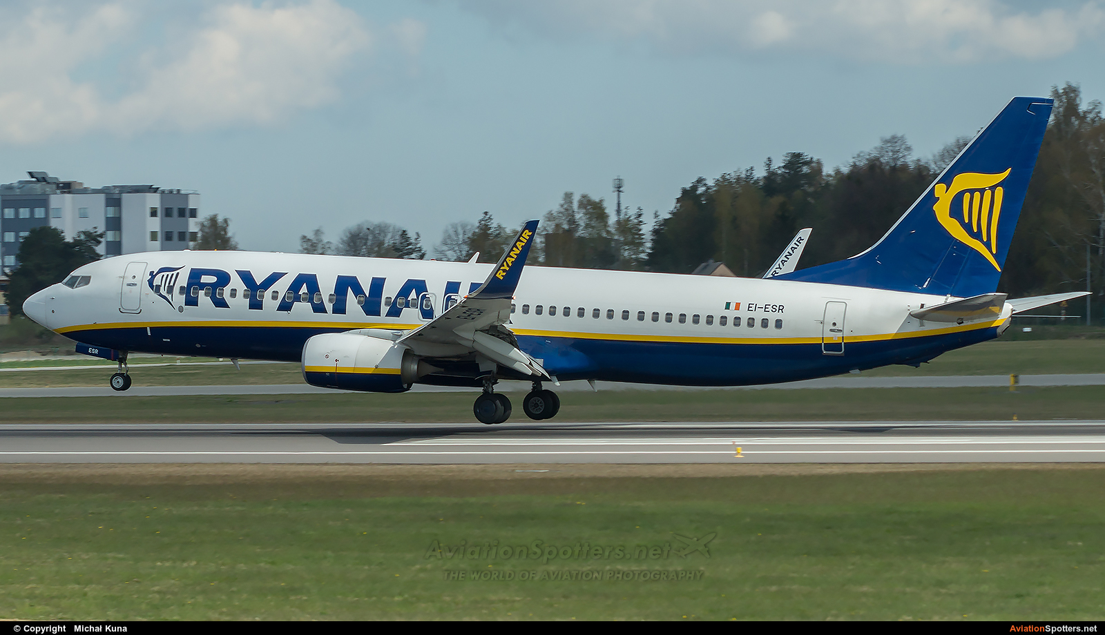 Ryanair  -  737-800  (EI-ESR) By Michał Kuna (big)