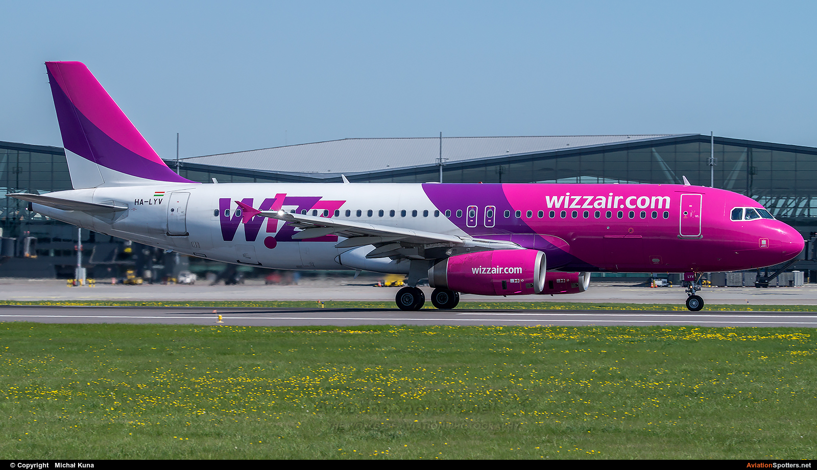 Wizz Air  -  A320-232  (HA-LYV) By Michał Kuna (big)