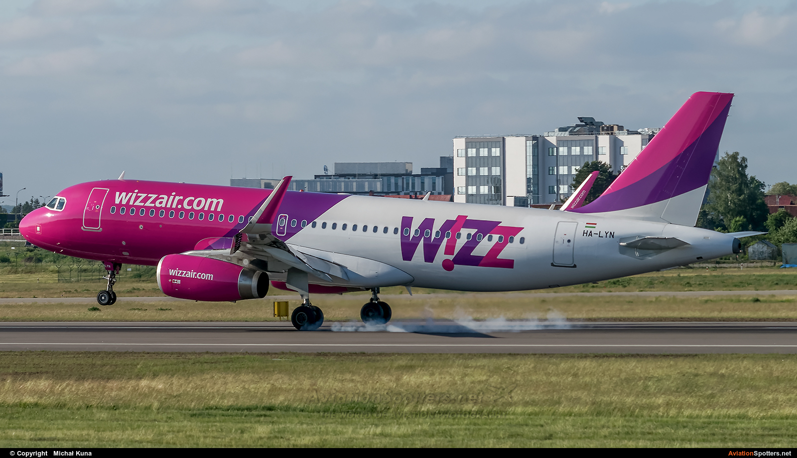 Wizz Air  -  A320-232  (HA-LYN) By Michał Kuna (big)