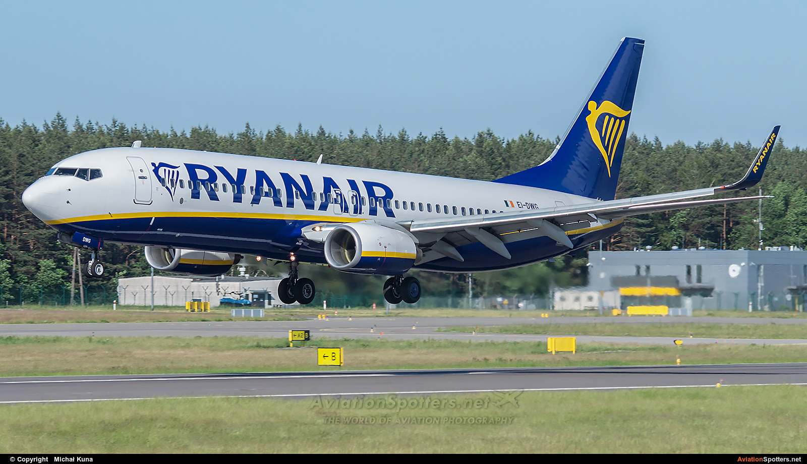 Ryanair  -  737-8AS  (EI-DWG) By Michał Kuna (big)