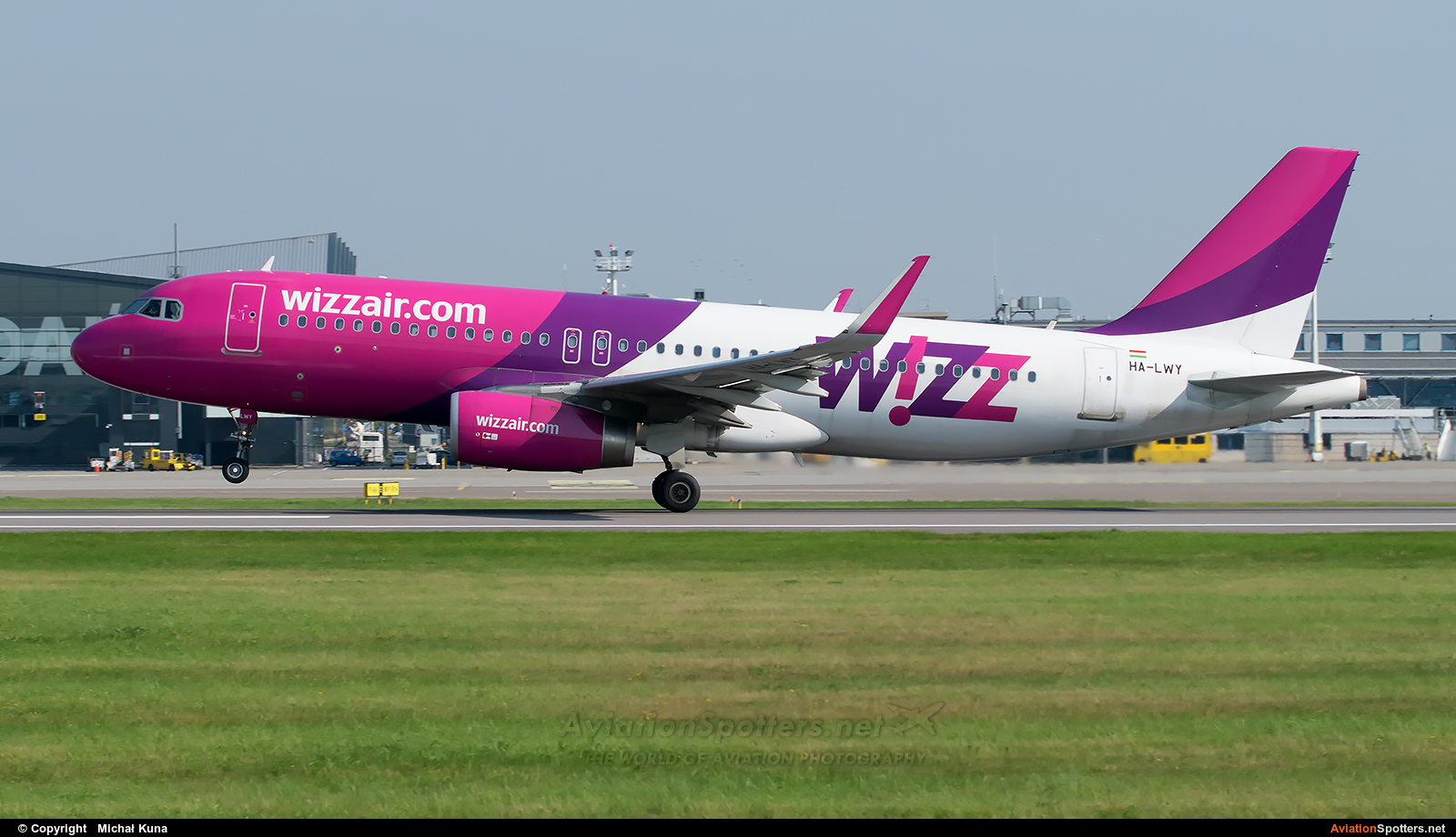 Wizz Air  -  A320  (HA-LWY) By Michał Kuna (big)
