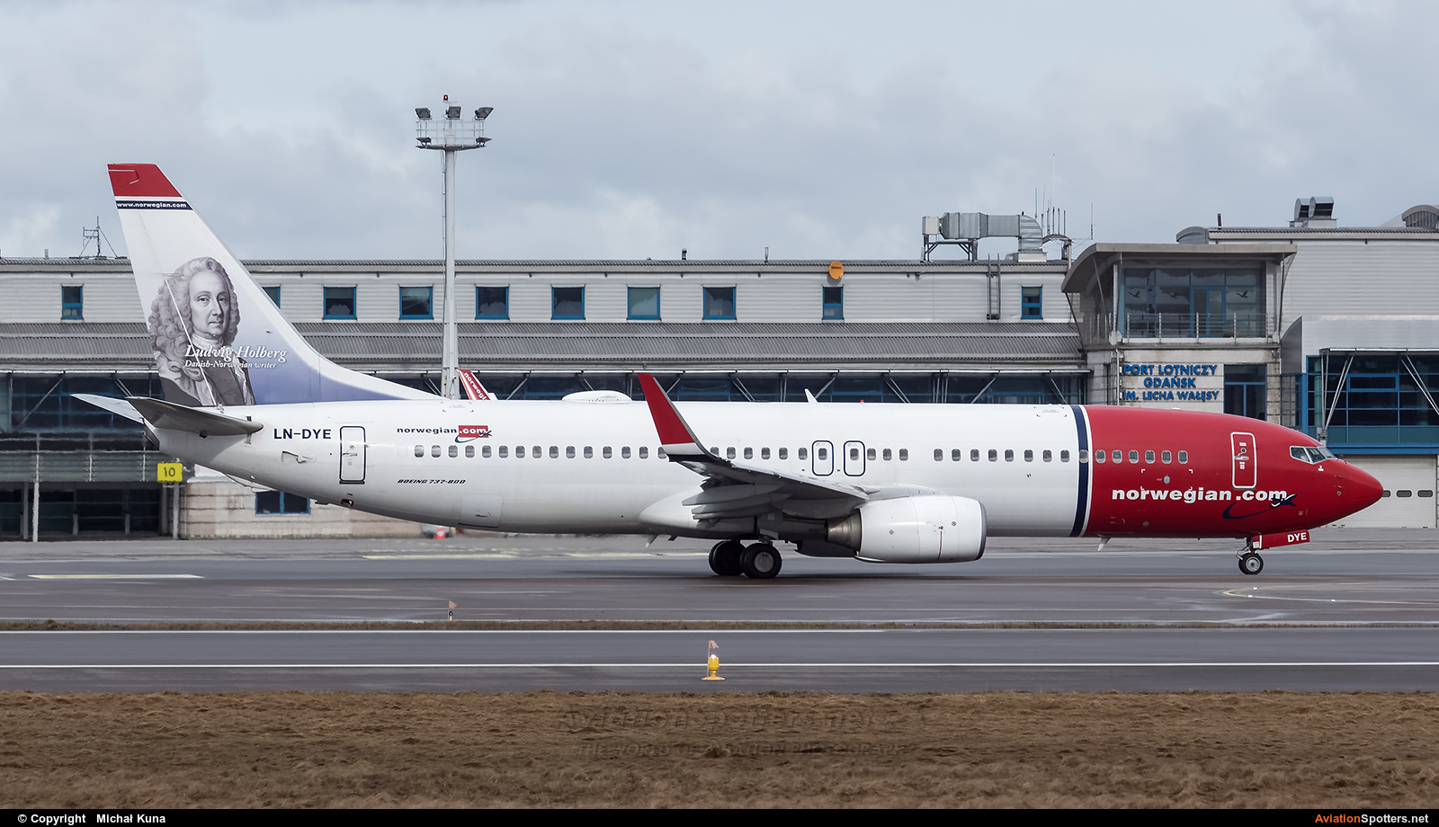 Norwegian Air Shuttle  -  737-800  (LN-DYE) By Michał Kuna (big)