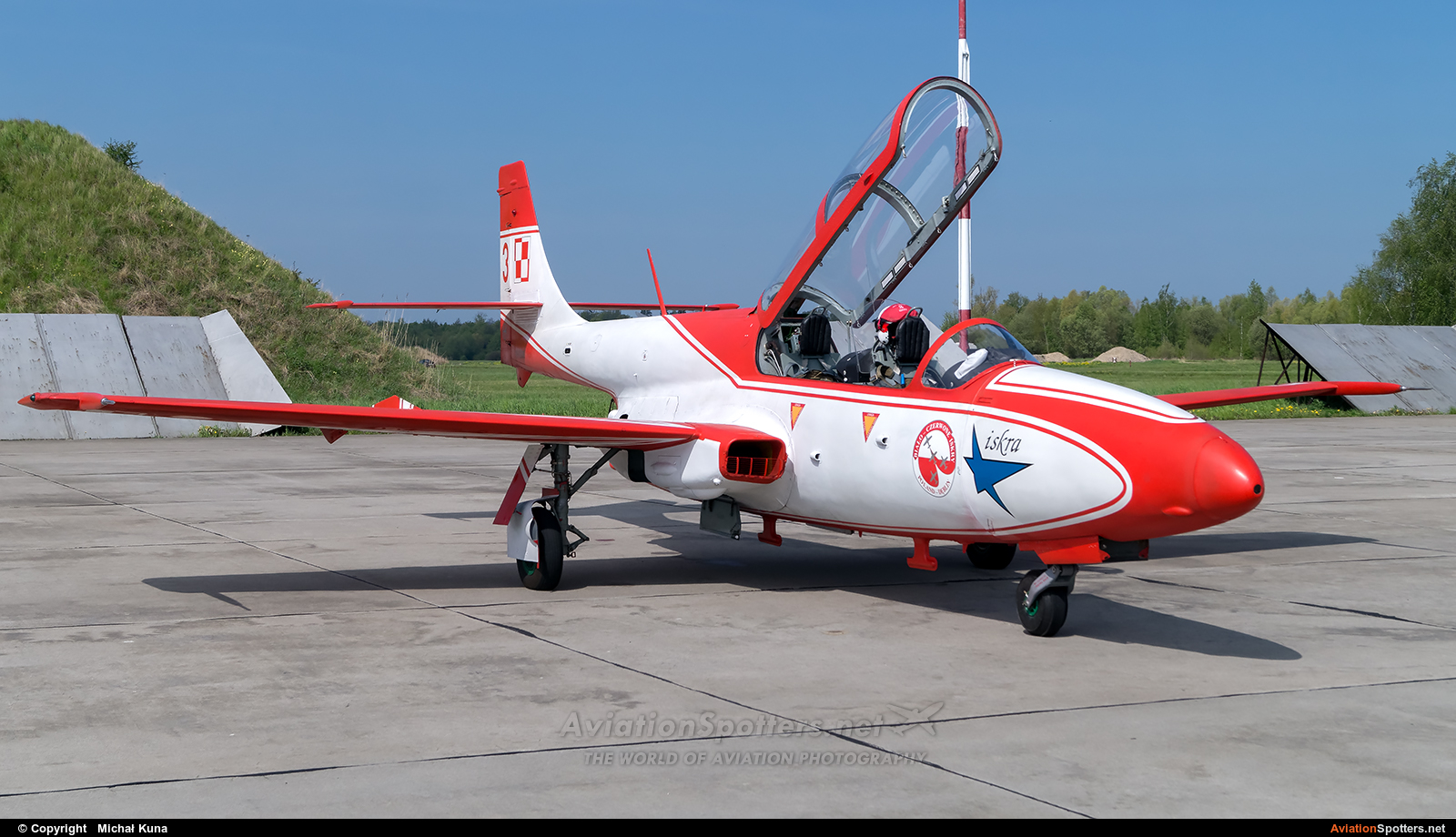 Poland - Air Force: White & Red Iskras  -  TS-11 Iskra  (3H-2009) By Michał Kuna (big)