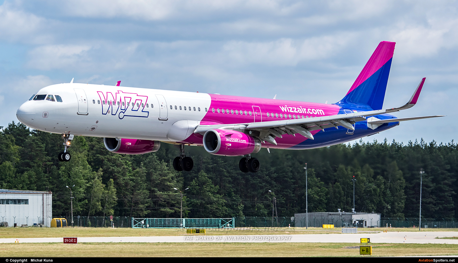 Wizz Air  -  A321-231  (HA-LXJ) By Michał Kuna (big)