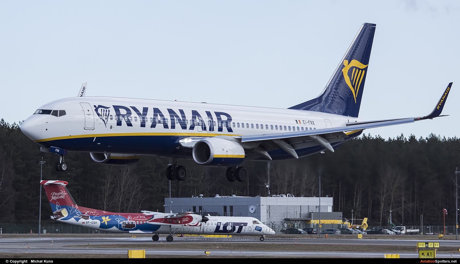 Ryanair  -  737-8AS  (EI-FRX) By Michał Kuna (big)