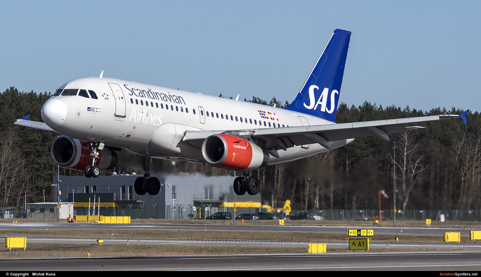 SAS - Scandinavian Airlines  -  A319  (OY-KBP) By Michał Kuna (big)