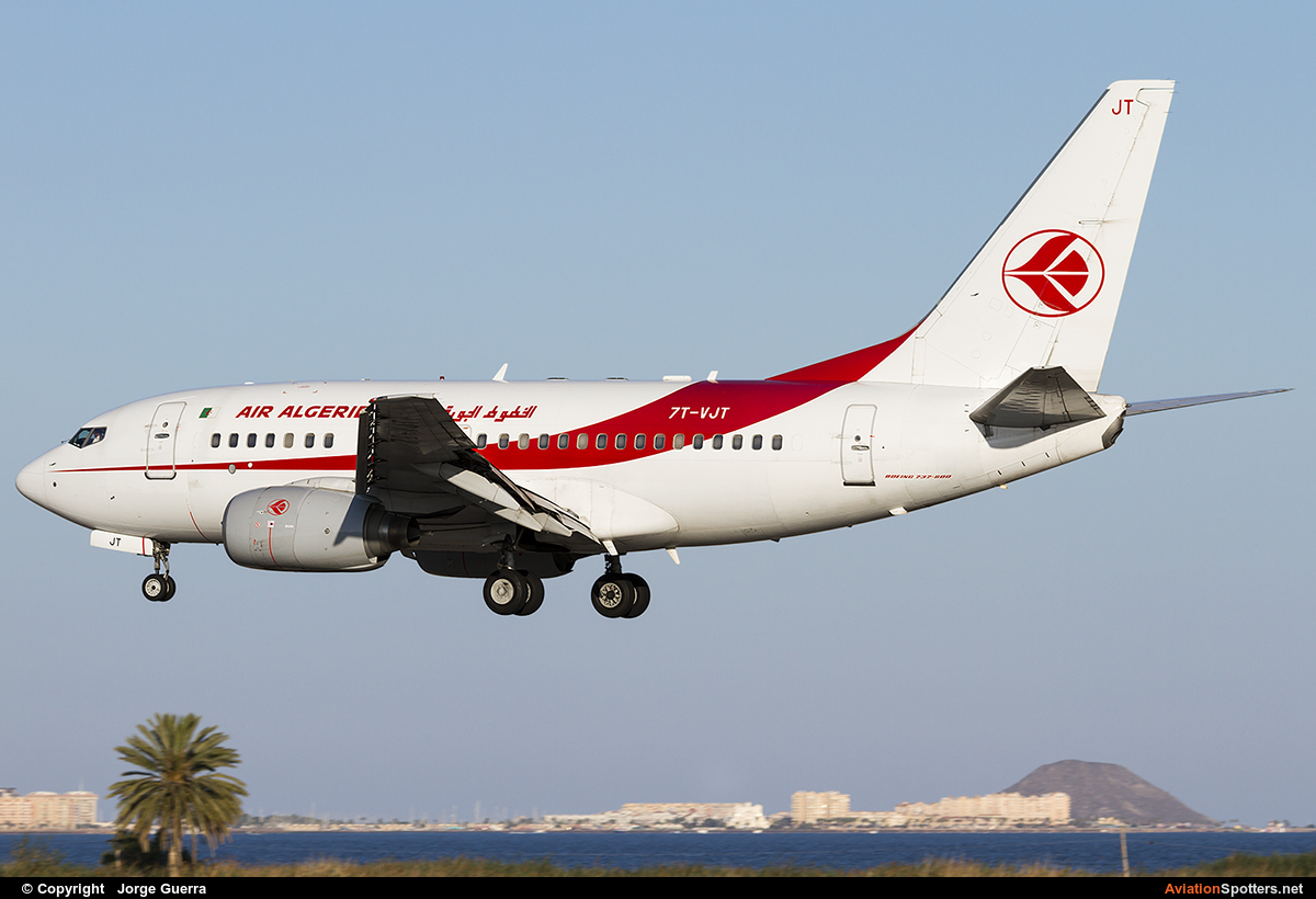 Air Algerie  -  737-600  (7T-VJT) By Jorge Guerra (Jorge Guerra)
