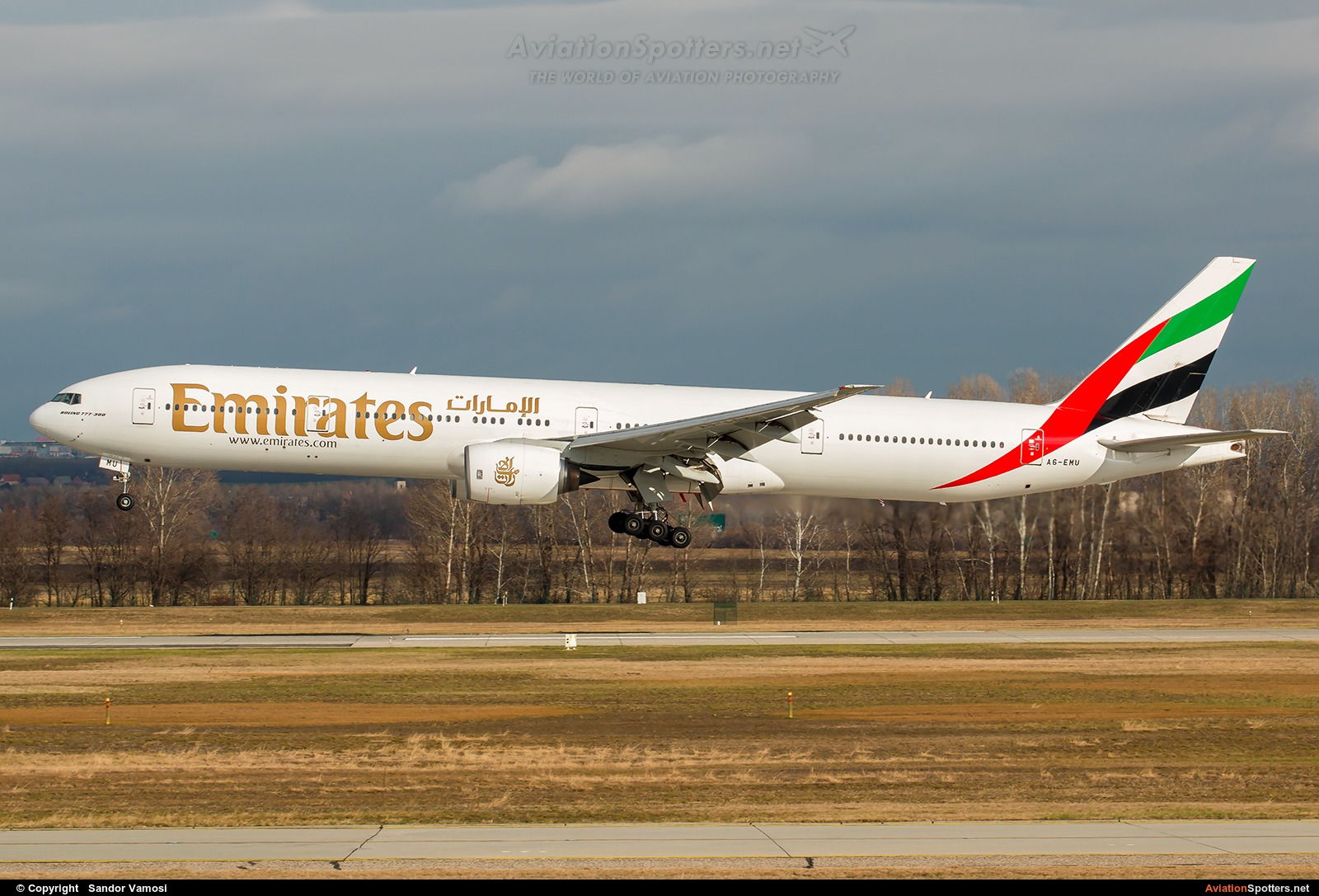 Emirates Airlines  -  777-300  (A6-EMU) By Sandor Vamosi (ALEX67)
