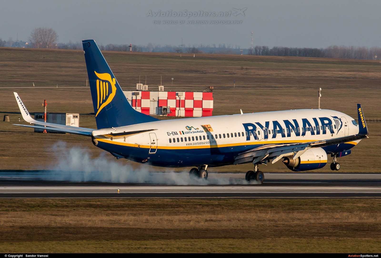 Ryanair  -  737-800  (EI-ENA) By Sandor Vamosi (ALEX67)