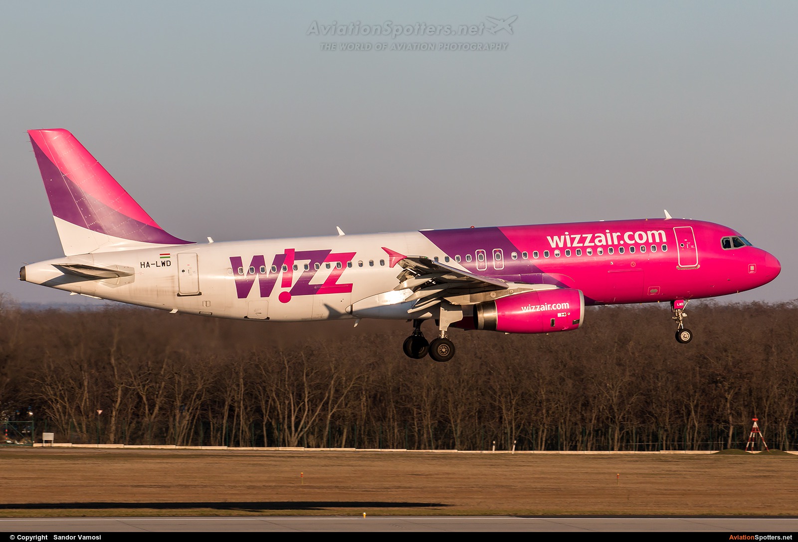 Wizz Air  -  A320  (HA-LWD) By Sandor Vamosi (ALEX67)