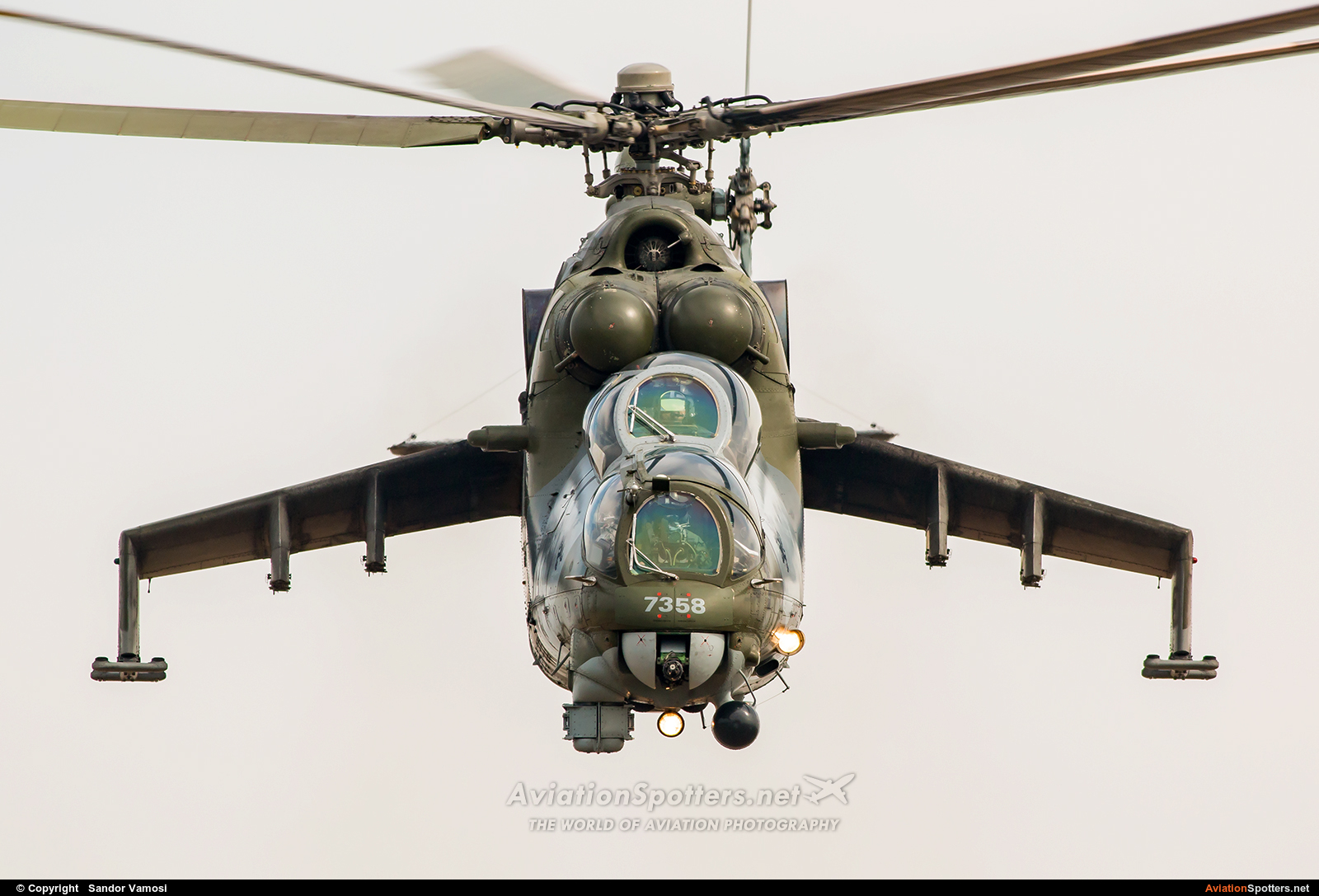 Czech - Air Force  -  Mi-24V  (7358) By Sandor Vamosi (ALEX67)