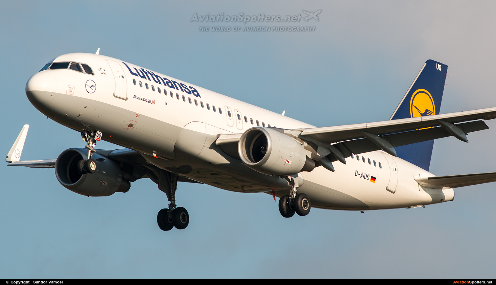 Lufthansa  -  A320-214  (D-AIUQ) By Sandor Vamosi (ALEX67)