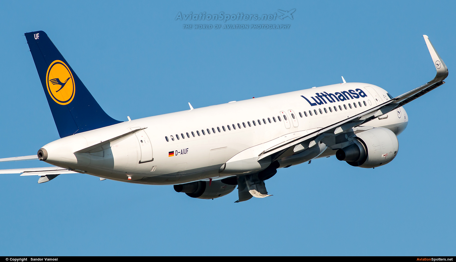 Lufthansa  -  A320-214  (D-AIUF) By Sandor Vamosi (ALEX67)
