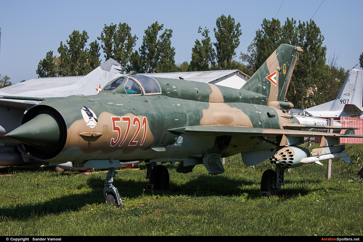 Hungary - Air Force  -  MiG-21bis  (5721) By Sandor Vamosi (ALEX67)